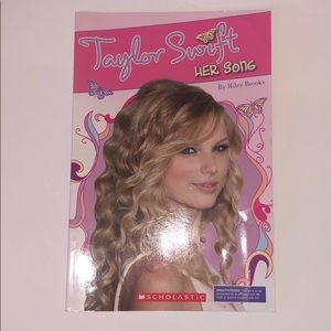 TAYLOR SWIFT BOOK